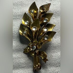 Vintage Gold Tone Floral Leaf Spray Brooch with Clear Rhinestones 🌿✨ (As Is)